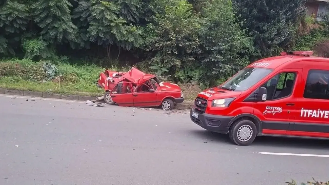 Tır arızalanan otomobile çarptı: 1’i ağır 2 yaralı