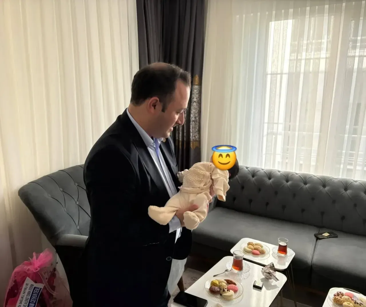 Bebek sevincine Kaymakam Uslu da ortak oldu