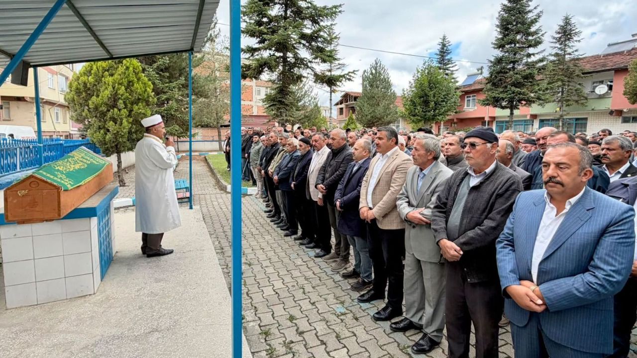 Mütevellioğlu’nun cenazesine vekil de katıldı!