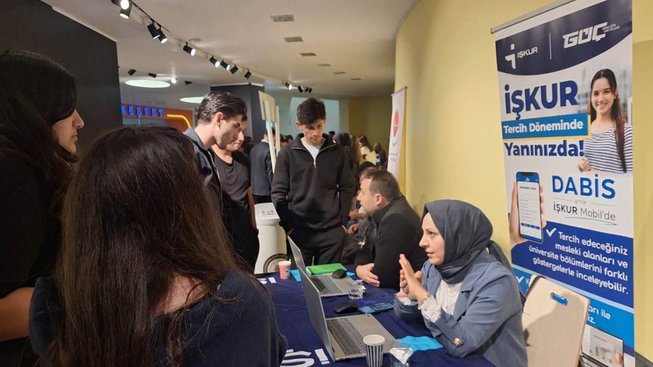 Kastamonu Üniversitesi’nde yeni öğrenciler İŞKUR’la buluştu!