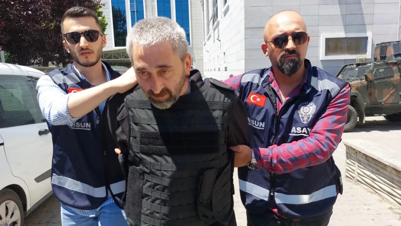 Berber koltuğunda kardeşini öldüren ağabeyin yargılanmasına başlandı