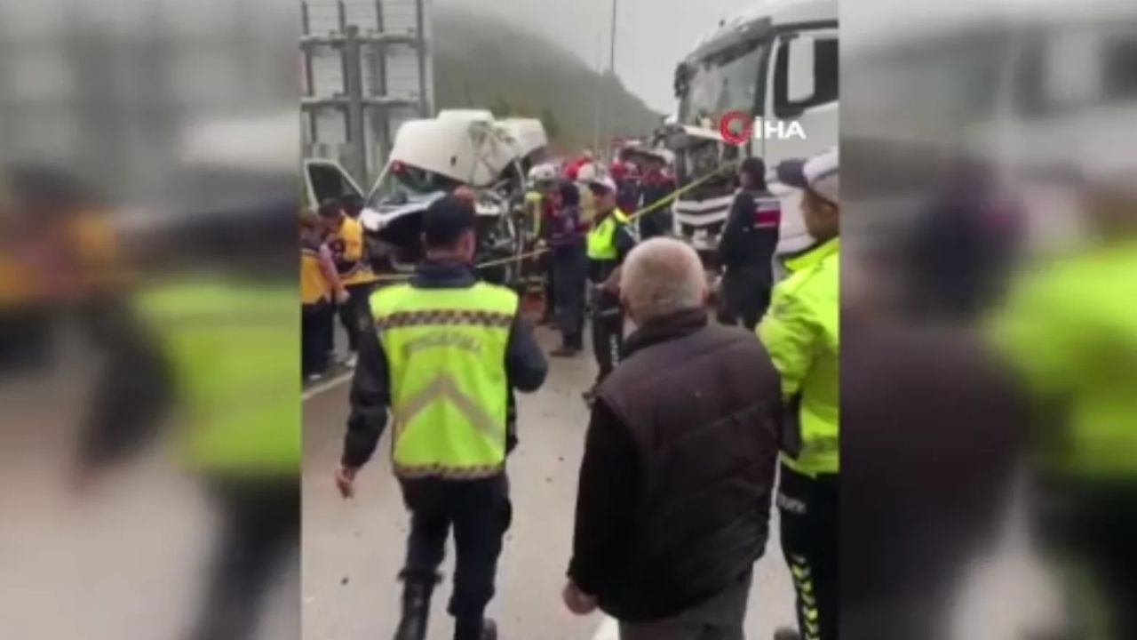 Bartın-Karabük yolunda feci kaza: 1 ölü, 11 yaralı!