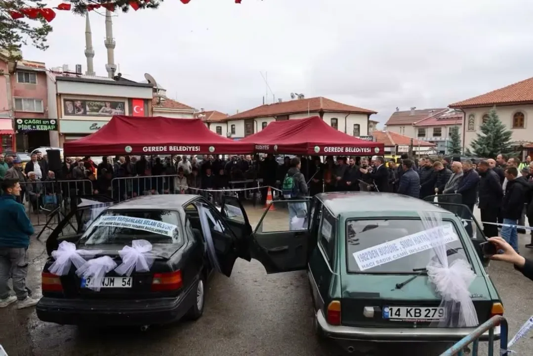 Cami için bağışlanan iki otomobil müzayedede satıldı