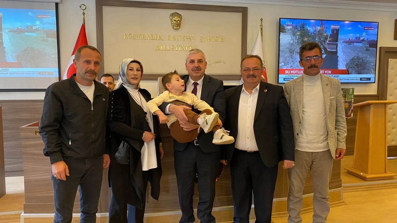 Minik Kürşat'tan İGM'ye teşekkür ziyareti