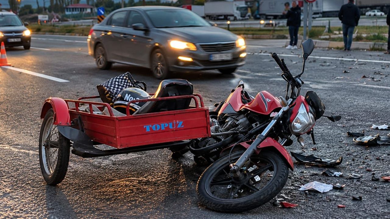 Otomobil ve motosiklet çarpıştı!