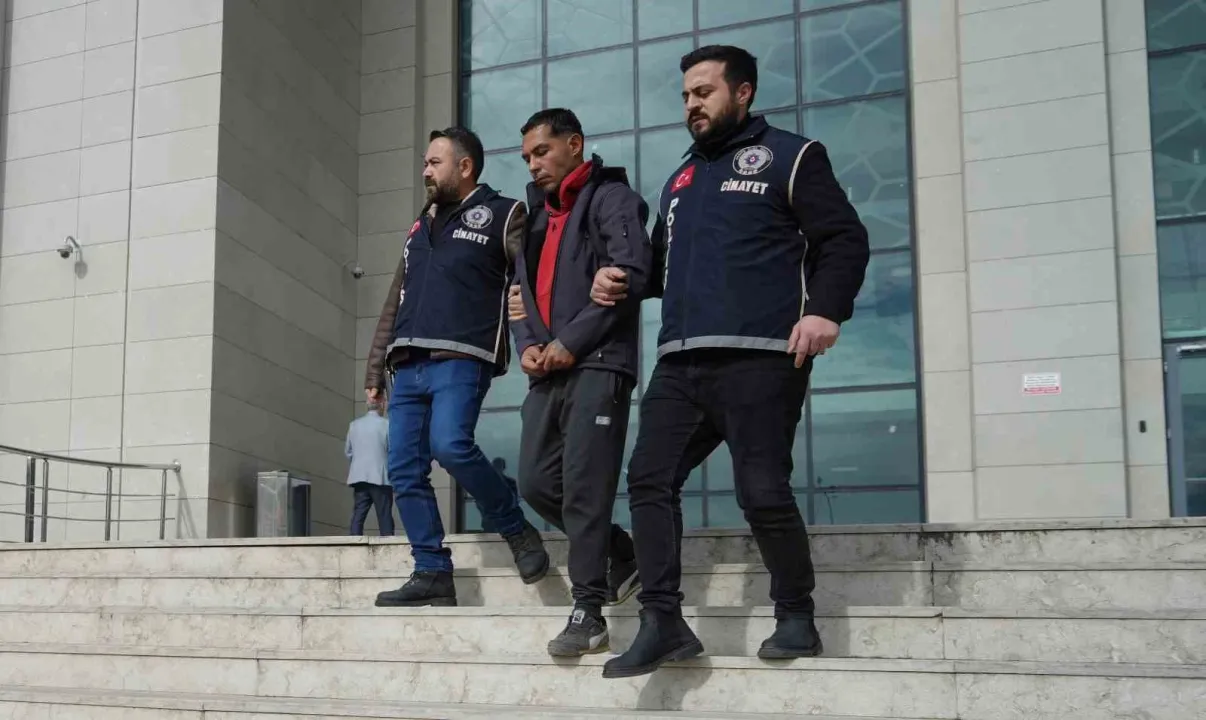 Babasını ekmek bıçağıyla öldüren cinayet zanlısı tutuklandı
