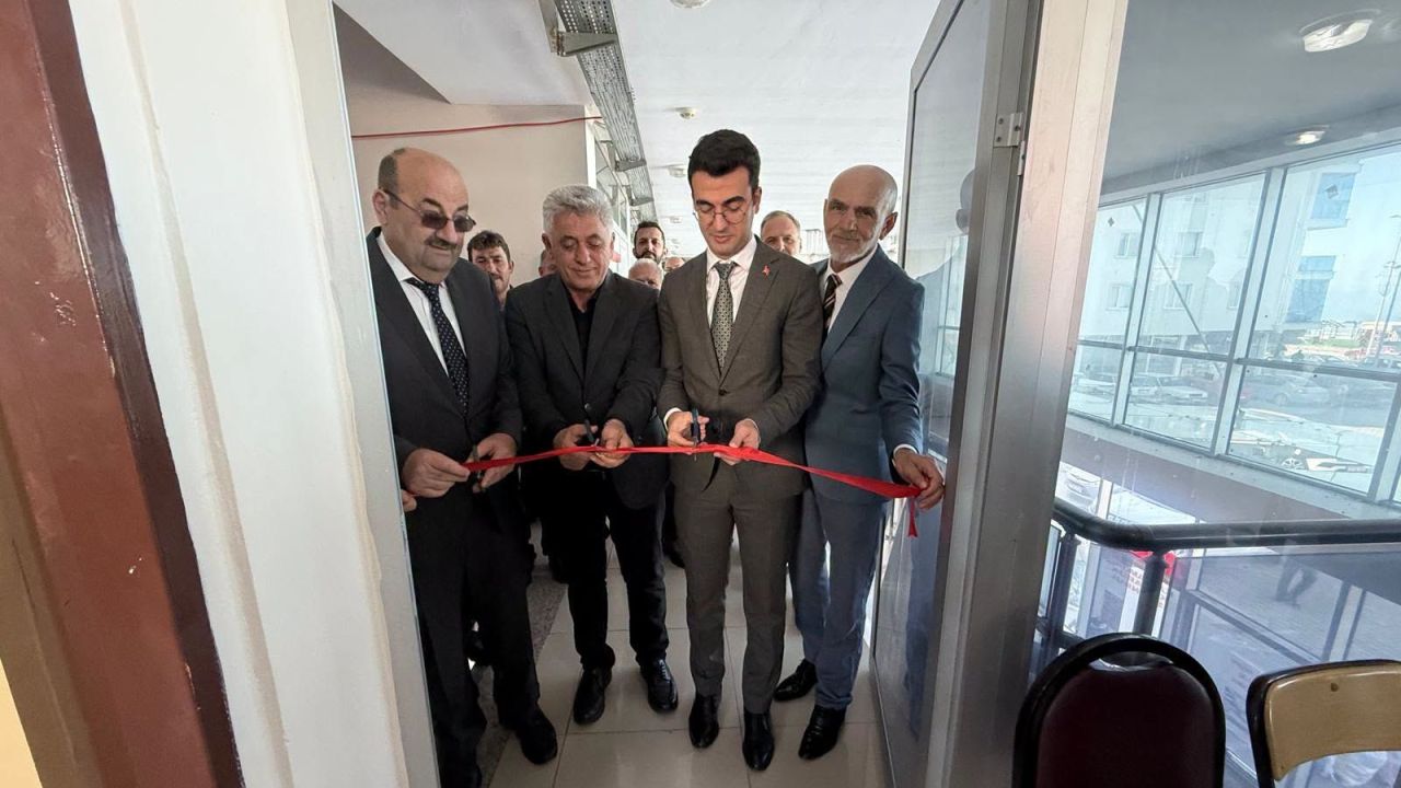 Muhtarlar için yeni büro kapılarını açtı: Açılışa yoğun ilgi!