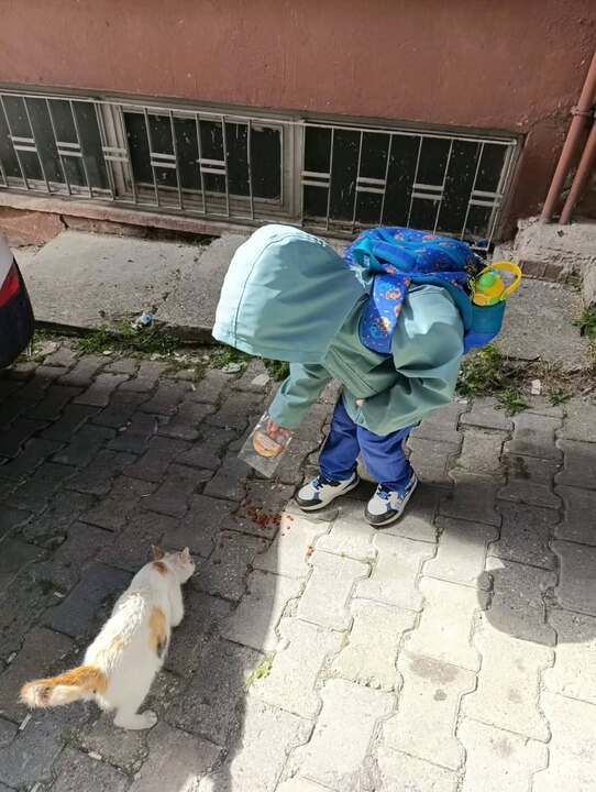 Minik yüreklerden örnek davranış