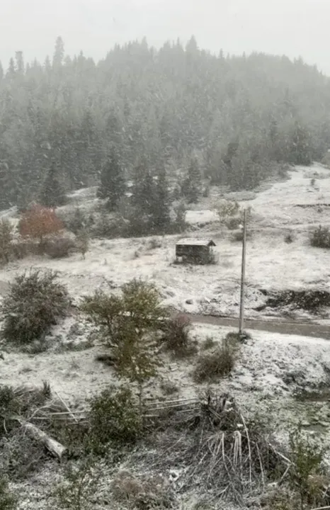 Kastamonu’da kış yüzünü gösterdi: Köyler beyaza büründü!