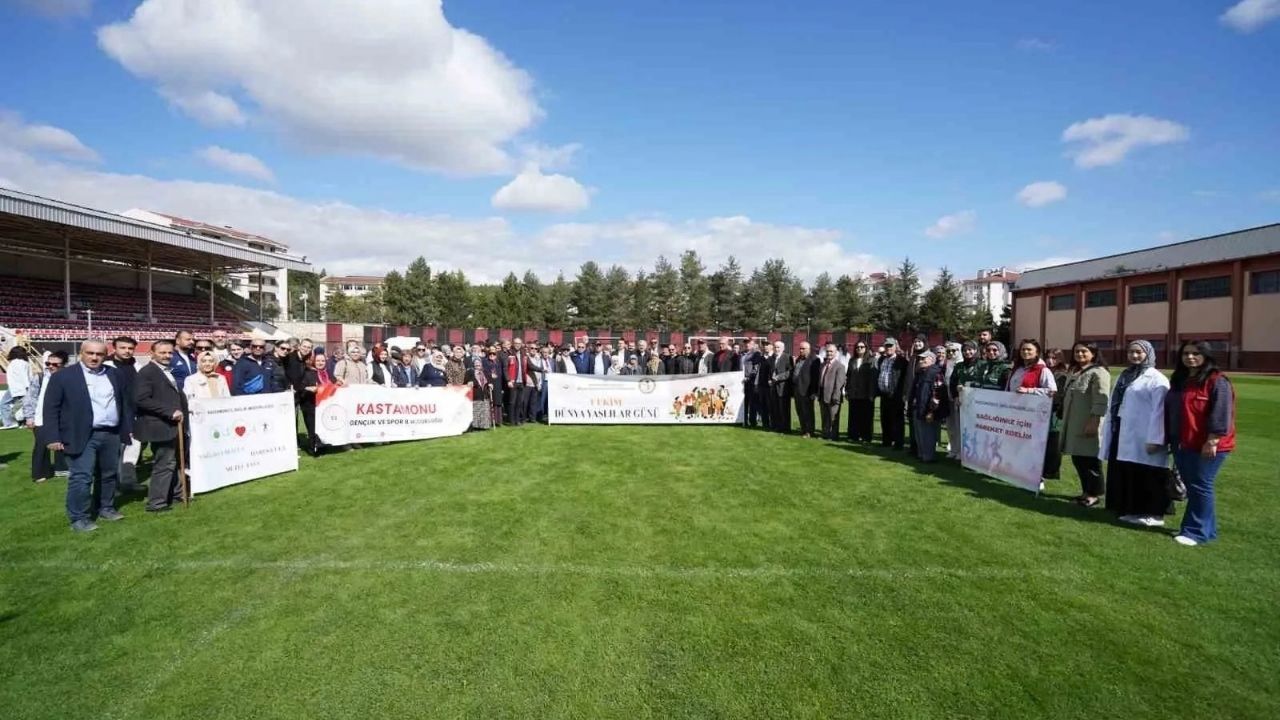 Kastamonu’da Dünya Yaşlılar Günü’nde farkındalık yürüyüşü