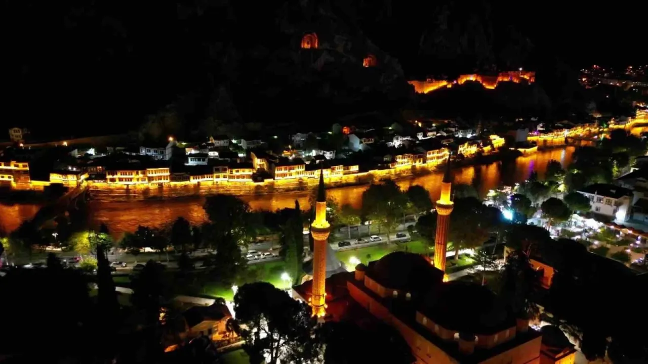 Dünya mirasının ışık sistemi yenilendi: "Rüya şehir"