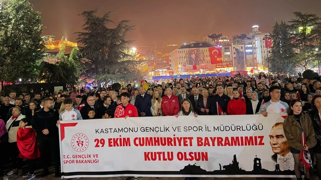 Kastamonu'da fener alayı coşkusu: Katılım yoğun oldu