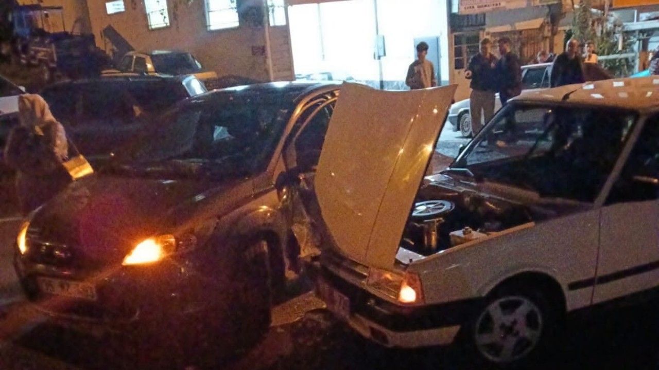 İnebolu’da kaza: iki otomobil çarpıştı