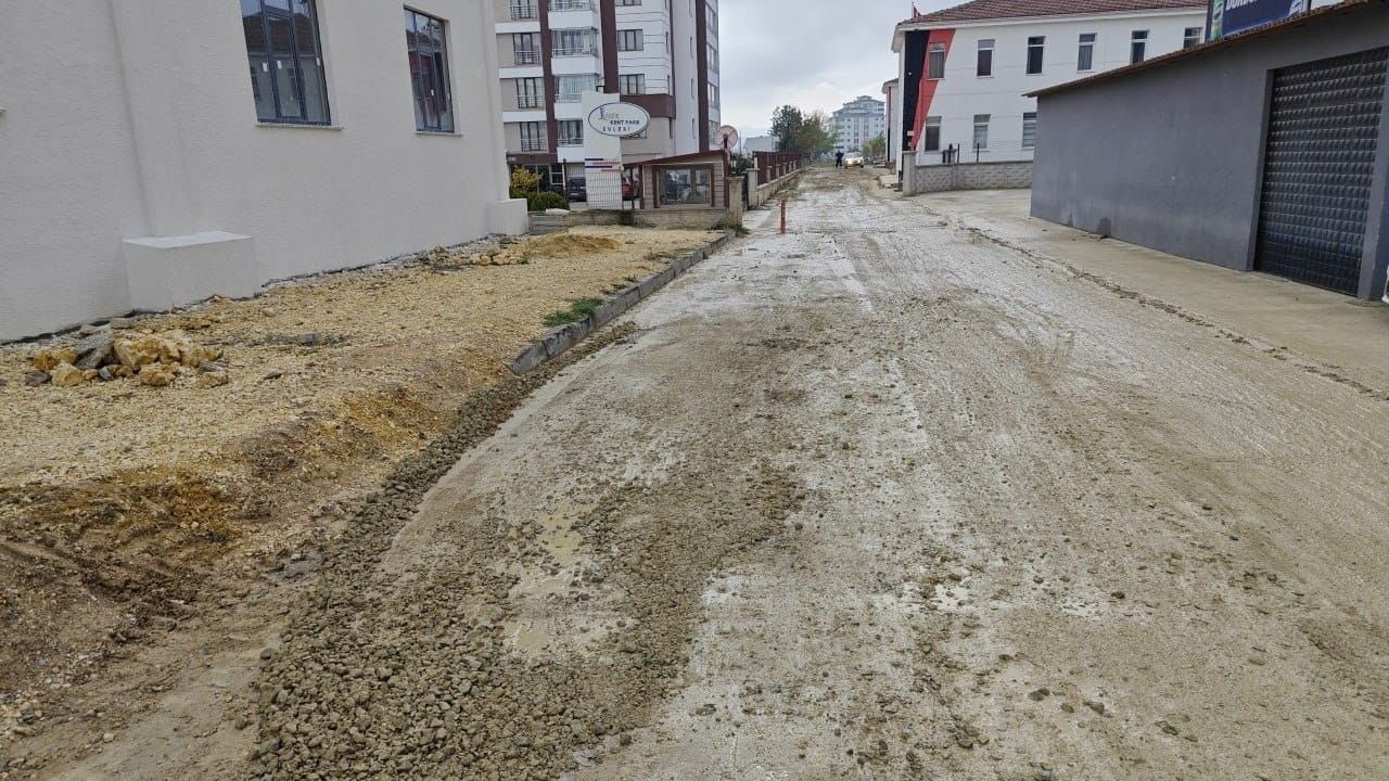 Haberimiz ses getirdi: Yoldaki çukurlar kapatıldı