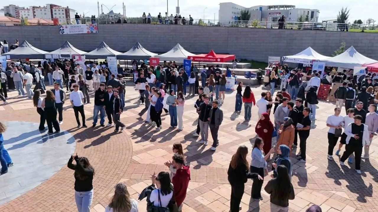 KÜ'de 'Topluluk Tanıtım Günleri' heyecanı sürüyor!