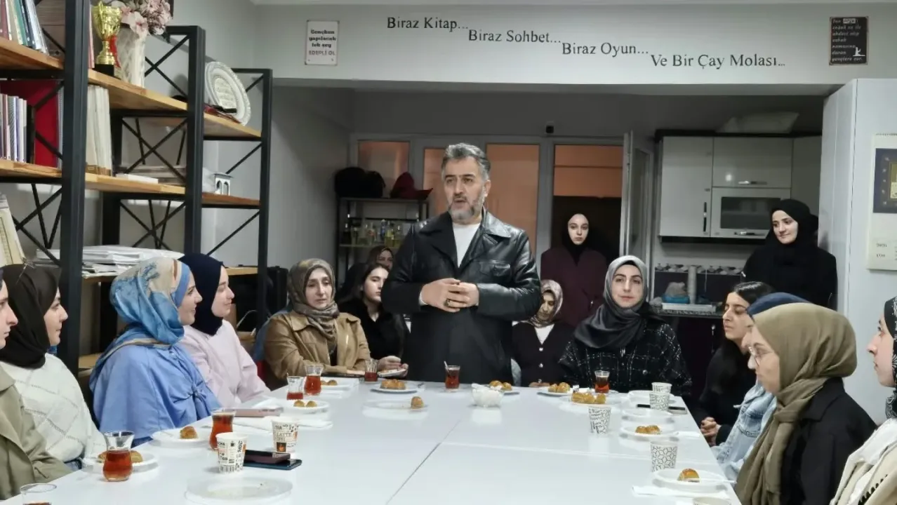 Bayburt’ta üniversite öğrencileriyle hadis sohbeti yapıldı