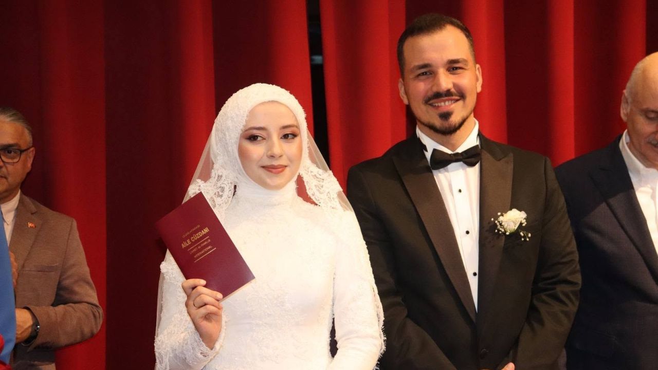 Tanınmış ismin mutluluğuna eski vekil de ‘şahit’ oldu!