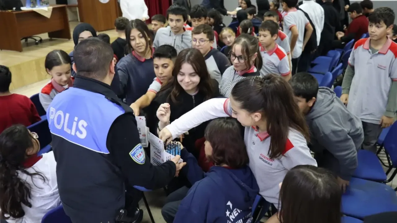 Polisten öğrencilere önemli eğitim! Rakam dikkat çekti