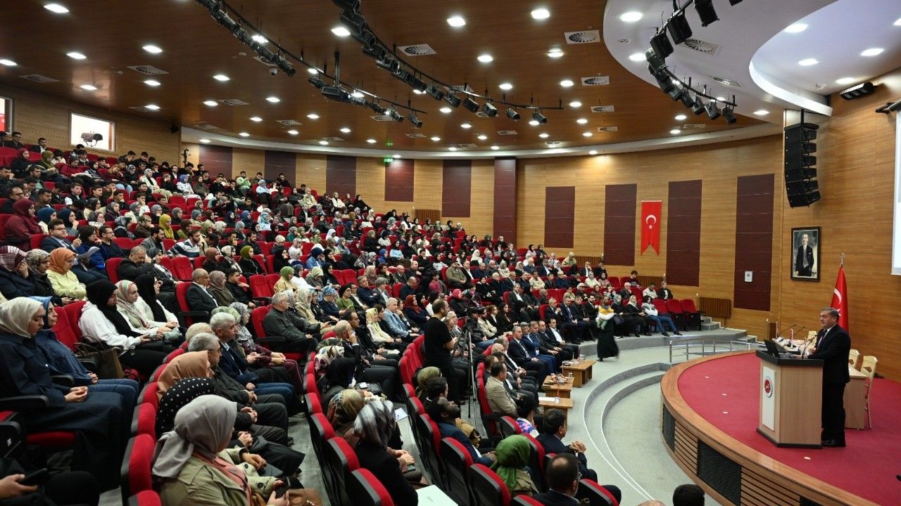 Kastamonu’da 222 tez yarıştı: Ödüller sahiplerini buldu