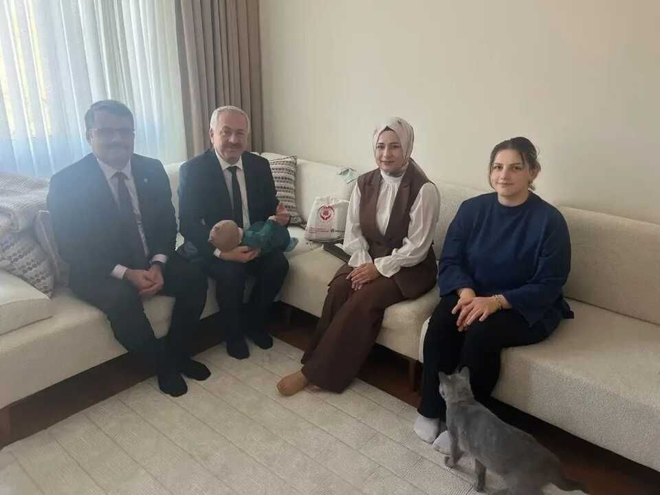 Kastamonu’da evlilik kredisi alan aileye bebek tebriği
