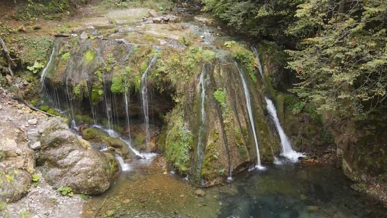 Azdavay’daki şelale görenleri mest etti