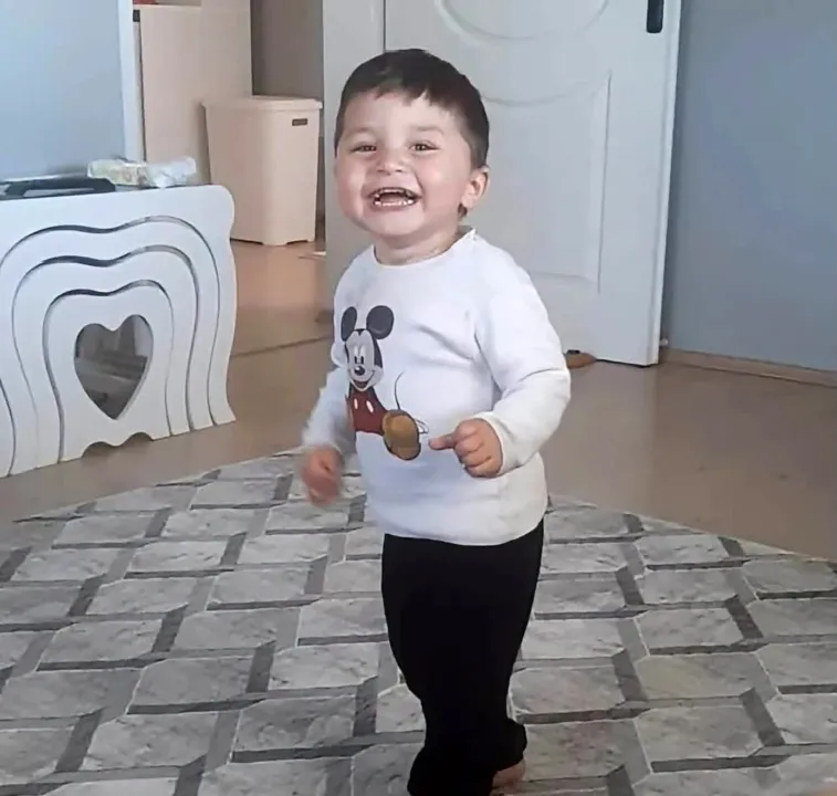 Havuza düşen 2 yaşındaki çocuk hayatını kaybetti