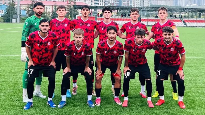 Kastamonuspor gençleri, farklı galibiyetle liderliği devraldı