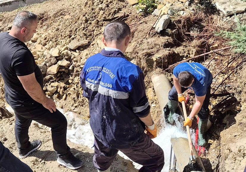 Kastamonu'da ana su borusu patladı: Sular kesildi!