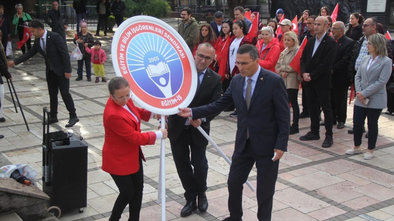 Eğitim-İş'ten 103. yıl kutlaması: 'Yaşasın cumhuriyet!