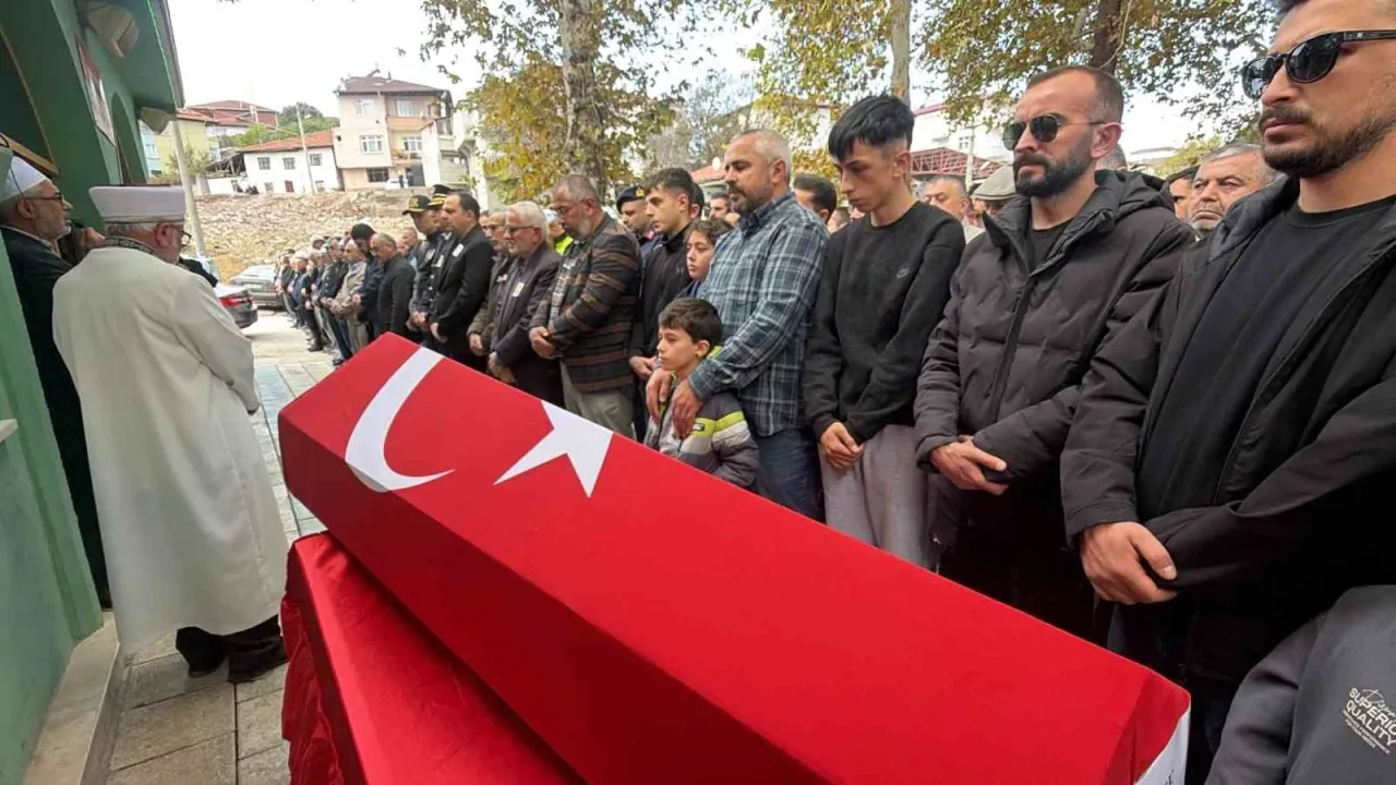 Kansere yenilen polis, son yolculuğuna uğurlandı