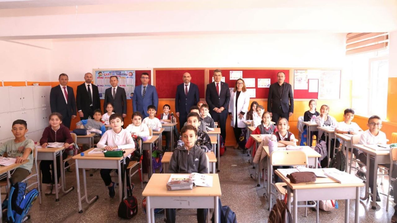 Müdür Gümüş Tosya’da öğrenci ve öğretmenlerle buluştu