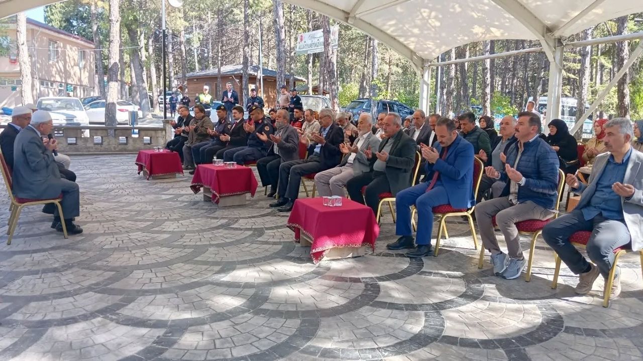 Tosya şehidini dualarla yad etti!