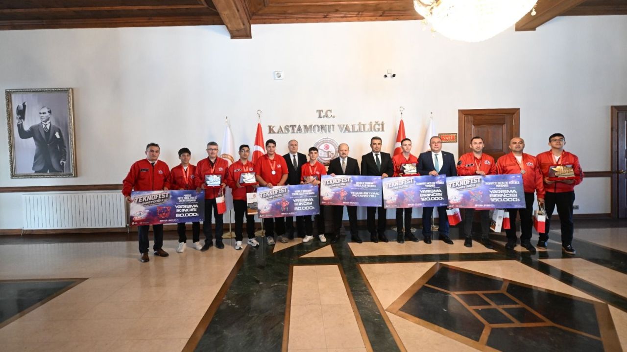 Vali Dallı, TEKNOFEST’te Kastamonu’yu gururlandıran gençleri kabul etti