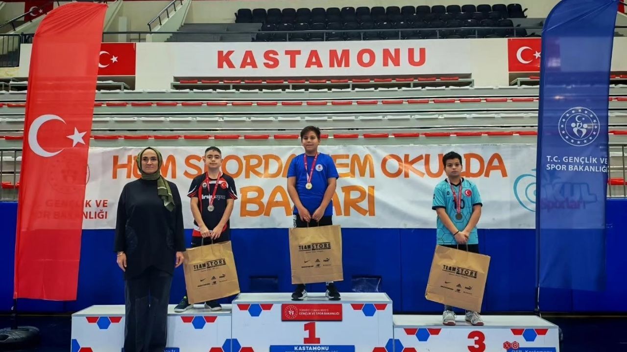 Doğanyurtlu öğrenciler masa tenisinde dereceye girdi