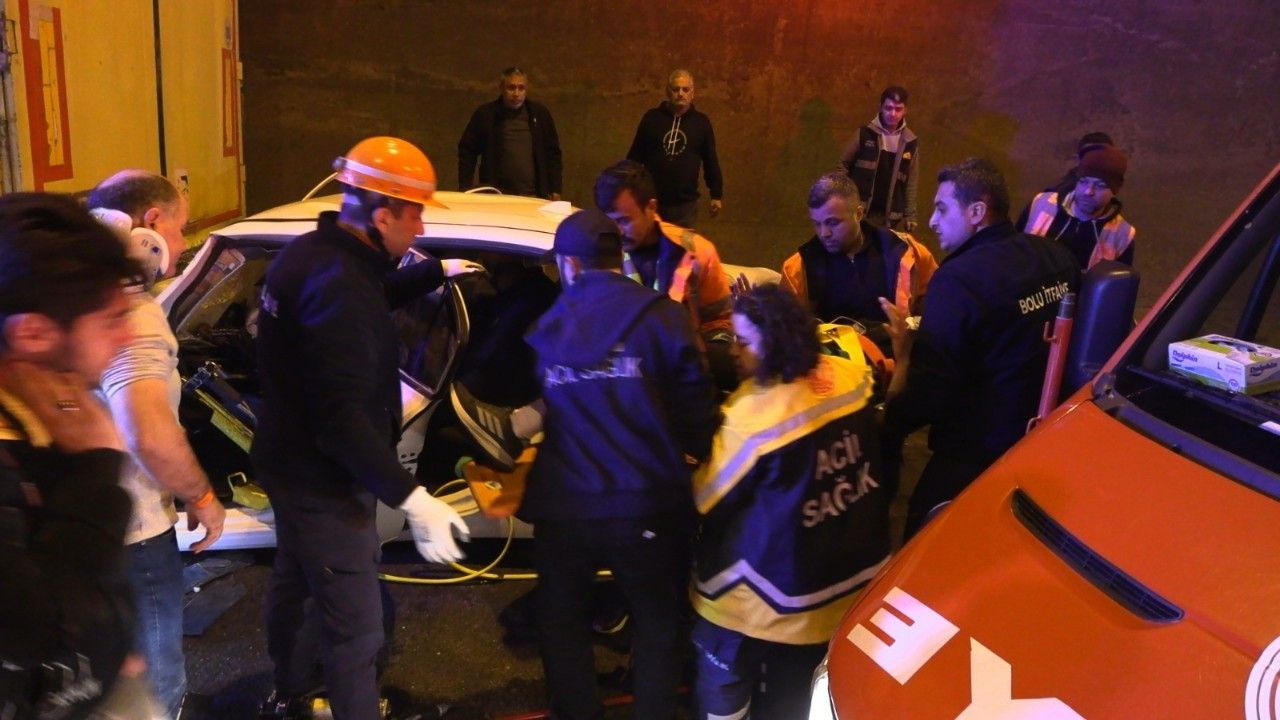 Bolu Dağı Tüneli’nde feci kaza: Baba ve oğlu yaralandı