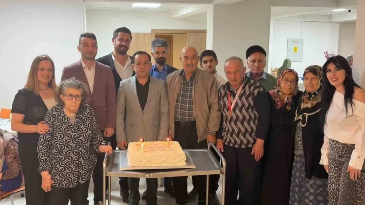Tosya’da 'Dünya Yaşlılar Günü' huzurevinde kutlandı