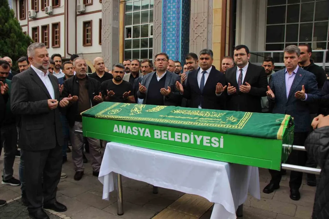 Bisikletiyle kaza yapan adliye çalışanı hayatını kaybetti