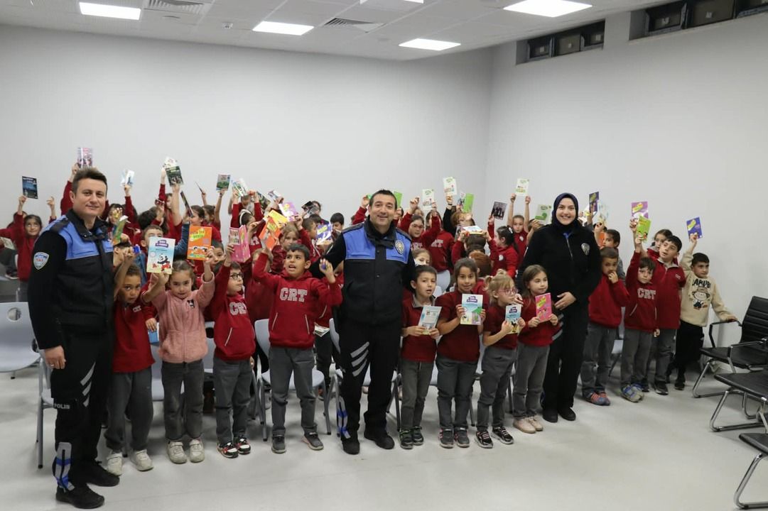 Polis ekipleri Kastamonu’da öğrenciler için sahada!