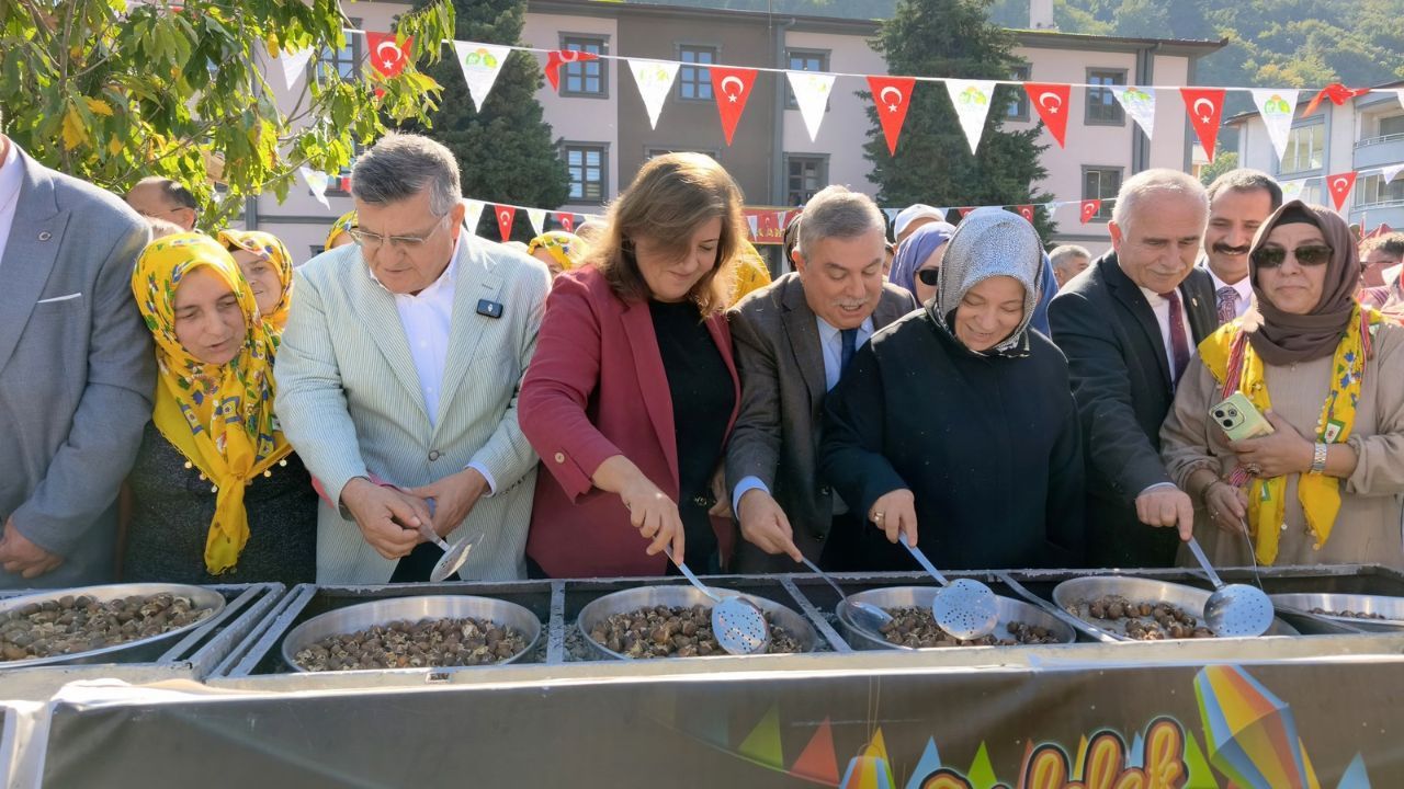 Komşuda kestane festivali düzenlendi