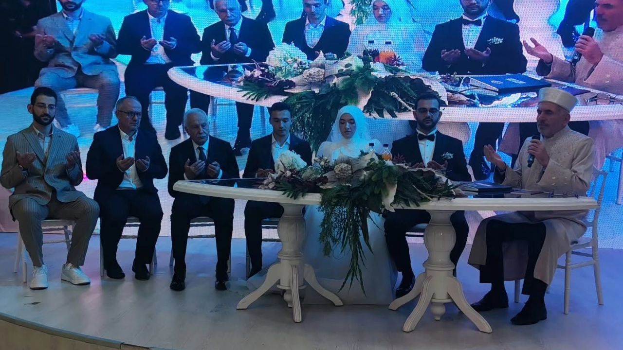 Görkemli düğünde nikâhı İl Müftüsü kıydı!
